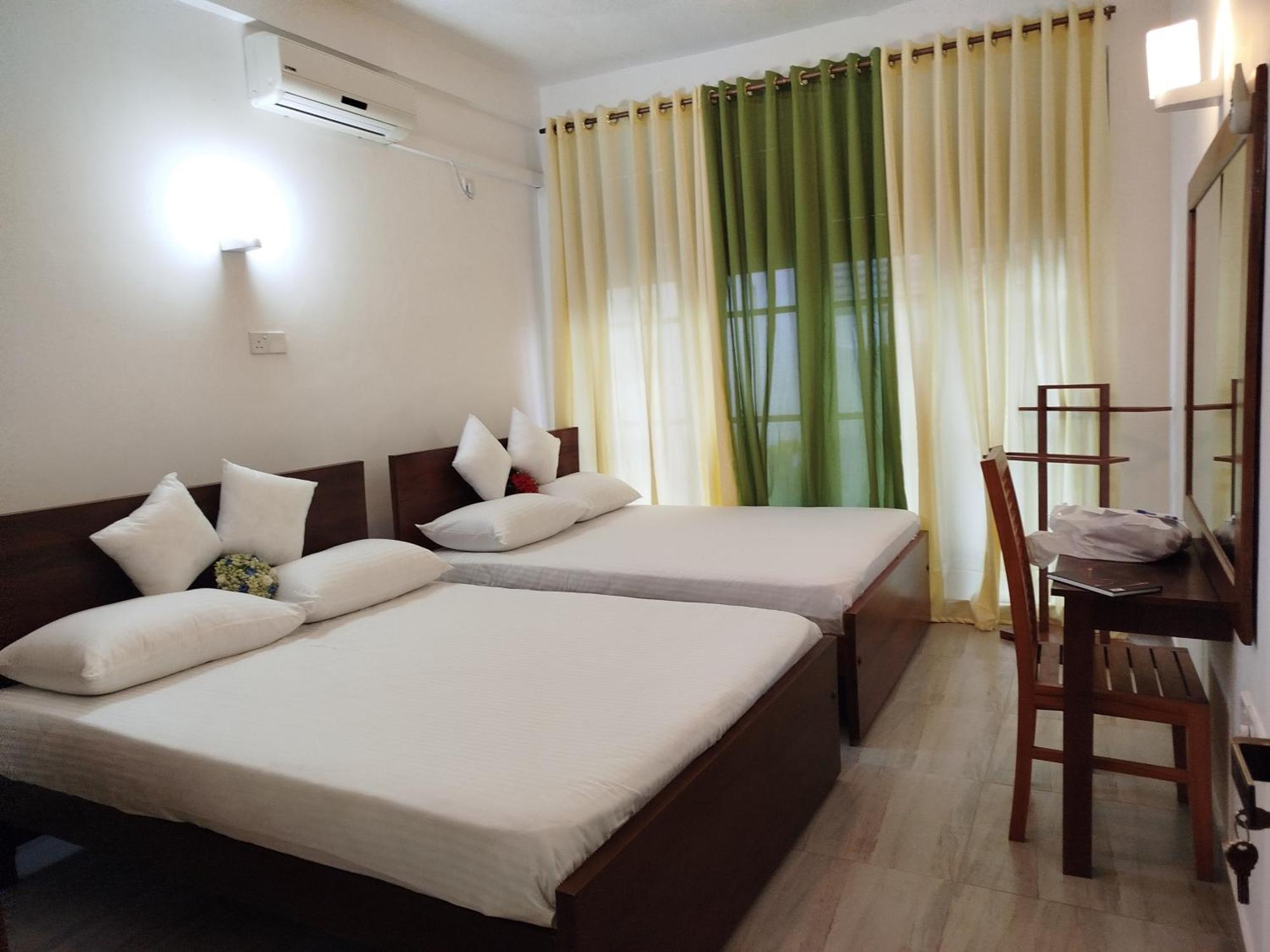 Elzangi Hotel Negombo Værelse billede